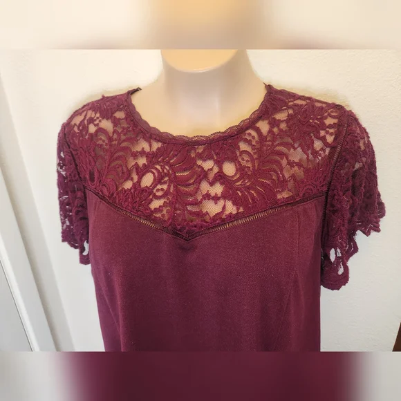 Torrid Burgundy Lace Fitted Blouse Short Sleeve - Picture 3 of 12